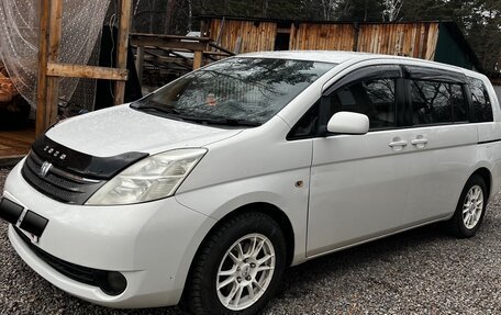 Toyota ISis I, 2005 год, 900 000 рублей, 6 фотография