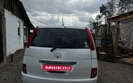 Toyota ISis I, 2005 год, 900 000 рублей, 3 фотография