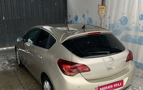 Opel Astra J, 2011 год, 670 000 рублей, 2 фотография