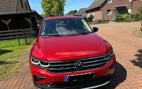 Volkswagen Tiguan II, 2023 год, 4 323 531 рублей, 3 фотография