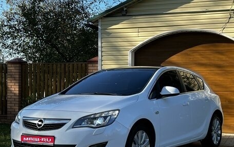 Opel Astra J, 2014 год, 800 000 рублей, 1 фотография