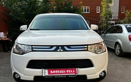 Mitsubishi Outlander III рестайлинг 3, 2012 год, 1 690 000 рублей, 2 фотография