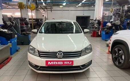 Volkswagen Passat B7, 2012 год, 1 137 000 рублей, 2 фотография