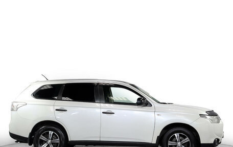 Mitsubishi Outlander III рестайлинг 3, 2014 год, 1 395 000 рублей, 4 фотография