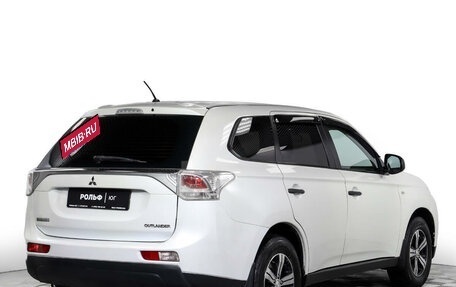 Mitsubishi Outlander III рестайлинг 3, 2014 год, 1 395 000 рублей, 5 фотография