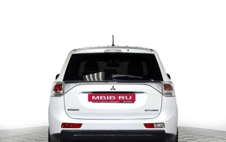 Mitsubishi Outlander III рестайлинг 3, 2014 год, 1 395 000 рублей, 6 фотография