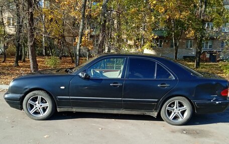 Mercedes-Benz E-Класс, 1998 год, 495 000 рублей, 4 фотография