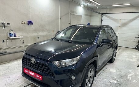 Toyota RAV4, 2019 год, 3 200 000 рублей, 6 фотография