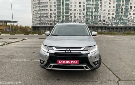 Mitsubishi Outlander III рестайлинг 3, 2021 год, 3 550 000 рублей, 1 фотография