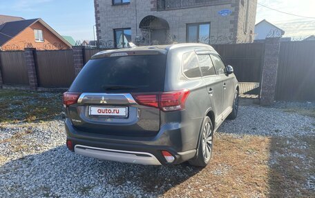 Mitsubishi Outlander III рестайлинг 3, 2021 год, 2 900 000 рублей, 4 фотография