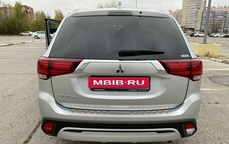 Mitsubishi Outlander III рестайлинг 3, 2021 год, 3 550 000 рублей, 11 фотография