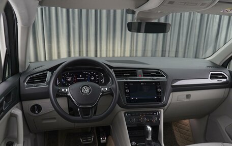 Volkswagen Tiguan II, 2019 год, 3 889 000 рублей, 6 фотография