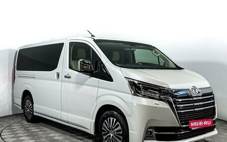 Toyota Granvia, 2023 год, 10 000 000 рублей, 3 фотография