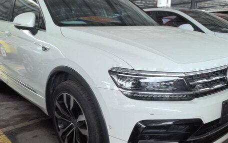 Volkswagen Tiguan II, 2020 год, 3 000 000 рублей, 1 фотография