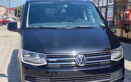 Volkswagen Caravelle T6 рестайлинг, 2017 год, 3 900 000 рублей, 1 фотография