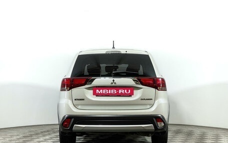 Mitsubishi Outlander III рестайлинг 3, 2015 год, 1 650 000 рублей, 6 фотография