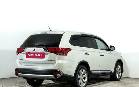 Mitsubishi Outlander III рестайлинг 3, 2015 год, 1 650 000 рублей, 5 фотография