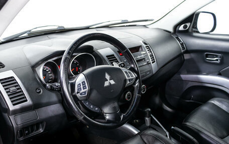 Mitsubishi Outlander III рестайлинг 3, 2008 год, 920 000 рублей, 11 фотография