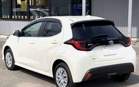 Toyota Yaris, 2021 год, 1 260 000 рублей, 3 фотография