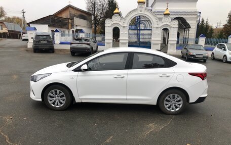 Hyundai Solaris II рестайлинг, 2022 год, 1 590 000 рублей, 3 фотография