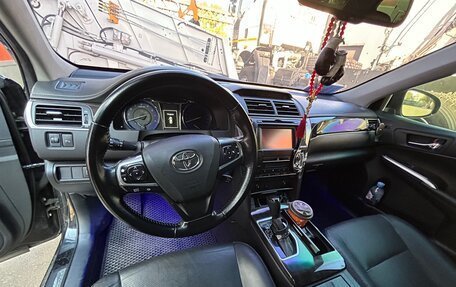 Toyota Camry, 2017 год, 2 600 000 рублей, 6 фотография