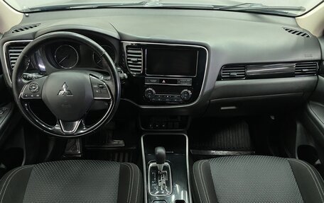 Mitsubishi Outlander III рестайлинг 3, 2020 год, 2 449 000 рублей, 8 фотография