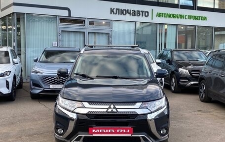 Mitsubishi Outlander III рестайлинг 3, 2020 год, 2 449 000 рублей, 2 фотография