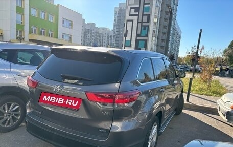 Toyota Highlander III, 2017 год, 3 600 000 рублей, 3 фотография