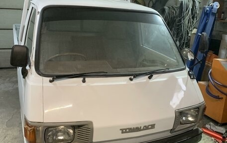 Toyota Town Ace III, 1986 год, 290 000 рублей, 1 фотография