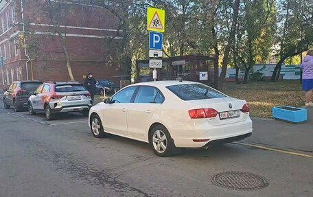 Volkswagen Jetta VI, 2013 год, 999 000 рублей, 2 фотография