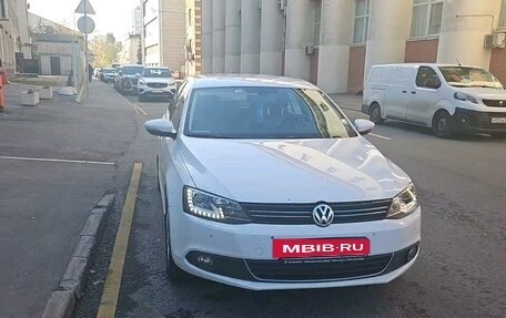 Volkswagen Jetta VI, 2013 год, 999 000 рублей, 6 фотография