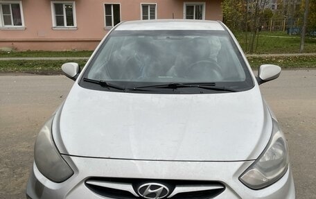 Hyundai Solaris II рестайлинг, 2013 год, 560 000 рублей, 1 фотография