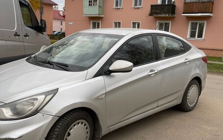 Hyundai Solaris II рестайлинг, 2013 год, 560 000 рублей, 2 фотография