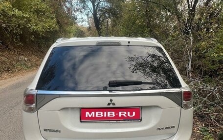 Mitsubishi Outlander III рестайлинг 3, 2014 год, 1 800 000 рублей, 1 фотография