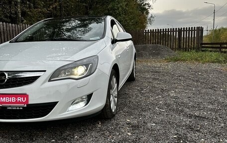 Opel Astra J, 2010 год, 885 000 рублей, 2 фотография