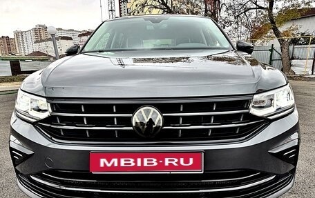 Volkswagen Tiguan II, 2022 год, 4 150 000 рублей, 2 фотография