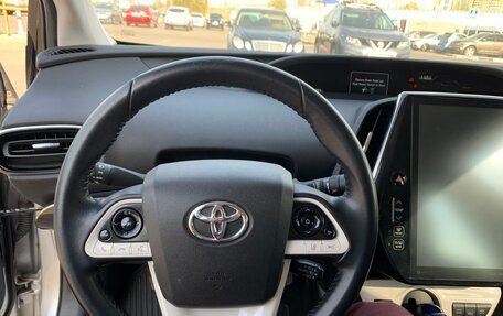 Toyota Prius IV XW50, 2017 год, 2 400 000 рублей, 9 фотография