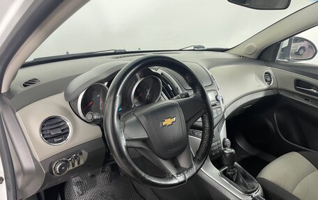 Chevrolet Cruze II, 2013 год, 909 000 рублей, 13 фотография