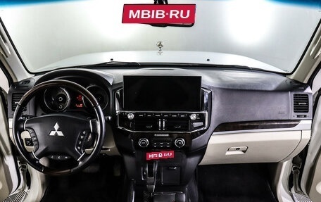 Mitsubishi Pajero IV, 2019 год, 3 849 000 рублей, 14 фотография