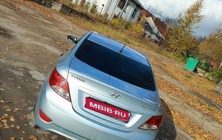 Hyundai Solaris II рестайлинг, 2011 год, 700 000 рублей, 1 фотография