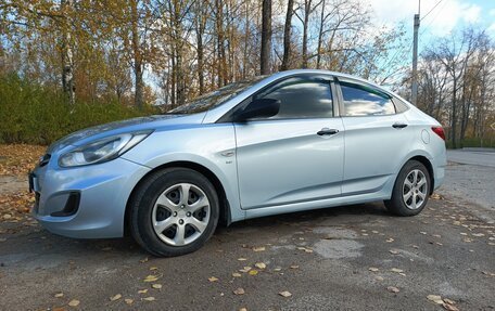 Hyundai Solaris II рестайлинг, 2011 год, 700 000 рублей, 6 фотография