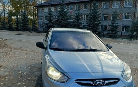 Hyundai Solaris II рестайлинг, 2011 год, 700 000 рублей, 9 фотография