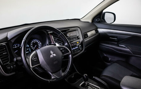 Mitsubishi Outlander III рестайлинг 3, 2014 год, 1 570 000 рублей, 15 фотография