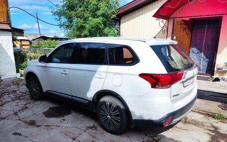 Mitsubishi Outlander III рестайлинг 3, 2015 год, 1 785 000 рублей, 2 фотография