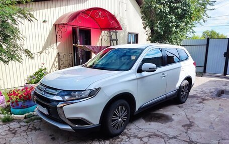 Mitsubishi Outlander III рестайлинг 3, 2015 год, 1 785 000 рублей, 1 фотография