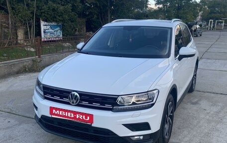 Volkswagen Tiguan II, 2018 год, 2 850 000 рублей, 2 фотография