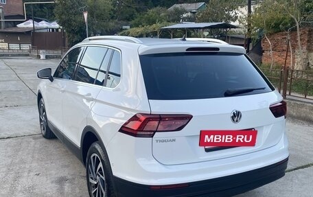 Volkswagen Tiguan II, 2018 год, 2 850 000 рублей, 4 фотография