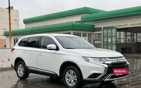 Mitsubishi Outlander III рестайлинг 3, 2021 год, 2 747 000 рублей, 2 фотография