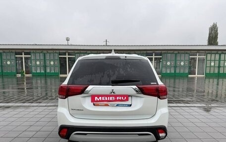 Mitsubishi Outlander III рестайлинг 3, 2021 год, 2 747 000 рублей, 6 фотография