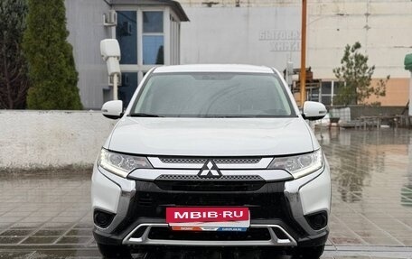 Mitsubishi Outlander III рестайлинг 3, 2021 год, 2 747 000 рублей, 5 фотография